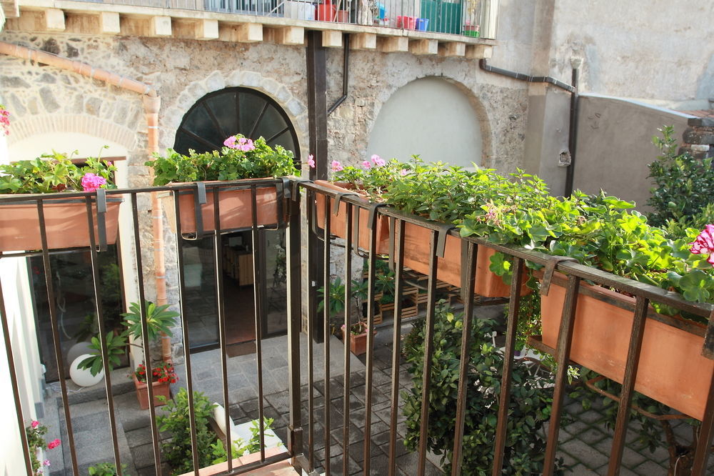 Beb Comeinsicily Cortedeilimoni Charming E Relaxing Luxury Acireale Exterior foto